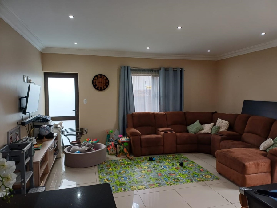 3 Bedroom Property for Sale in Pellissier Free State